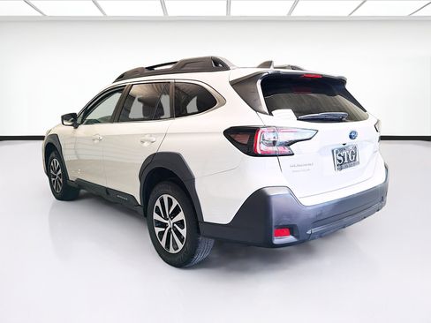 Used 2024 Subaru Outback Premium AWD/4WD image 6