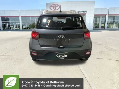 Used 2025 Hyundai Venue SEL image 4