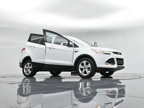 Used 2015 Ford Escape SE image 49