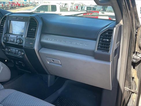 Used 2022 Ford F250 XLT w/ XLT Premium Package image 17