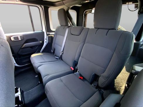 Used 2021 Jeep Wrangler Unlimited Sahara AWD/4WD image 19