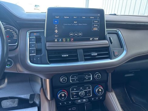 Used 2021 Chevrolet Suburban High Country w/ Premium Package AWD/4WD image 17