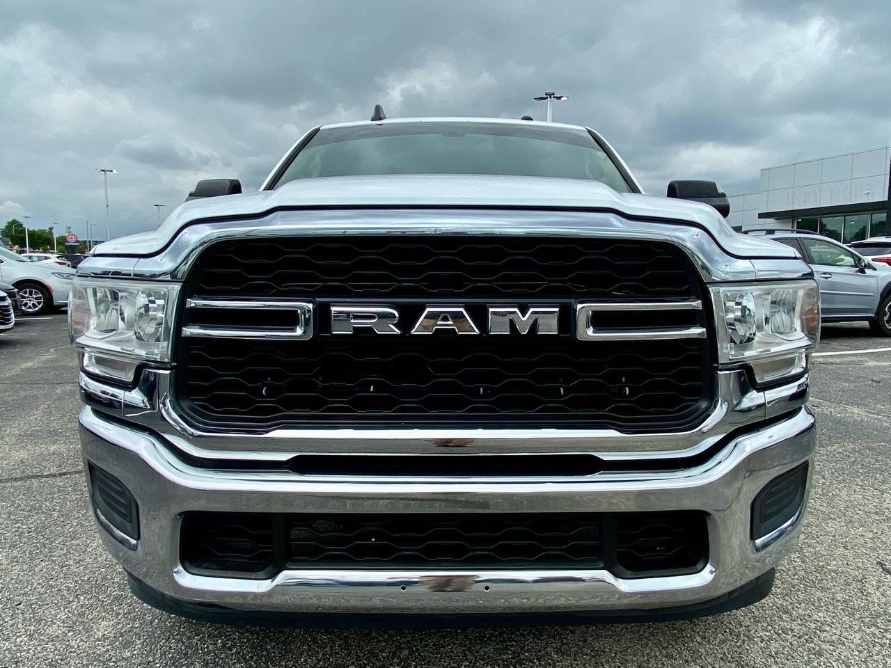 Used 2020 RAM 2500 Tradesman w/ Chrome Appearance Group RWD image 4
