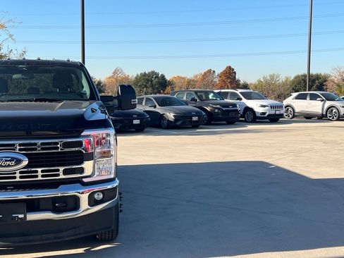 Used 2024 Ford F350 XLT image 3