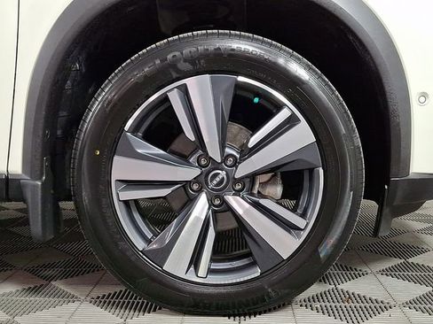 Used 2023 Nissan Rogue SL w/ SL Premium Package image 12