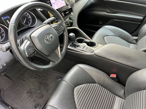 Used 2023 Toyota Camry SE image 10