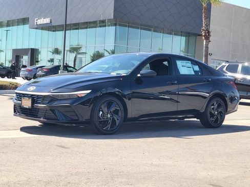 New 2026 Hyundai Elantra SEL Sport FWD image 2