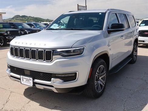 Used 2024 Jeep Wagoneer L Series II w/ Flexible Seating Group AWD/4WD image 2