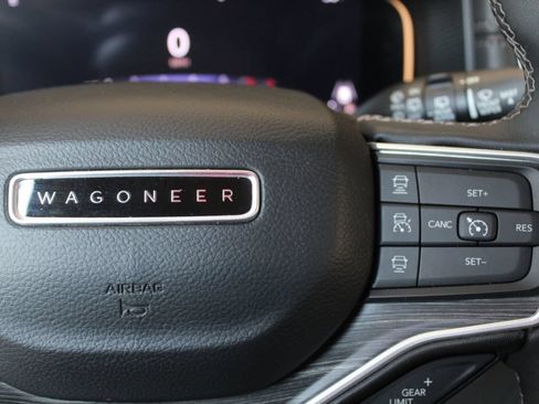 Used 2024 Jeep Wagoneer L Series II RWD image 37