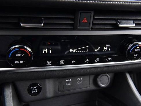 Certified 2025 Nissan Rogue SV image 15