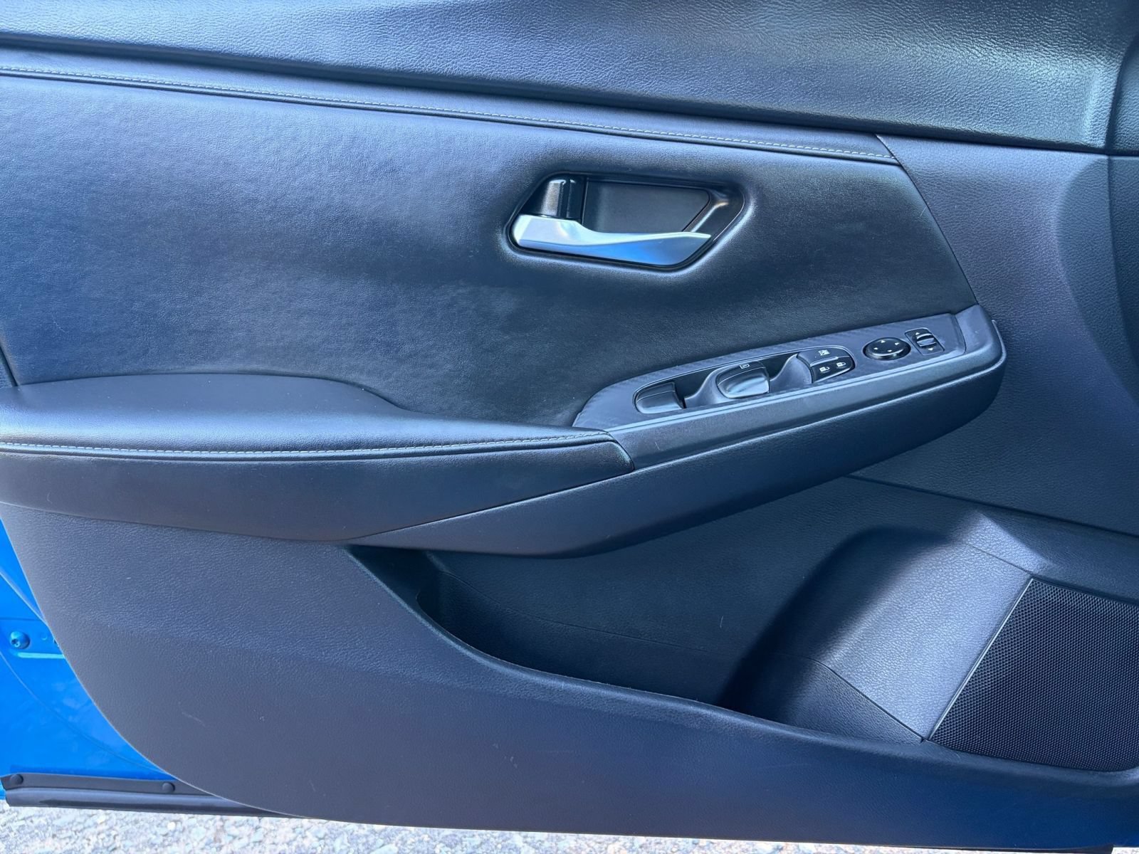 Used 2025 Nissan Sentra SV FWD image 18