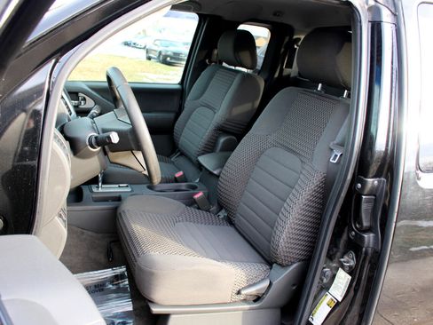 Used 2009 Nissan Frontier SE w/ SE Value Truck Pkg image 15