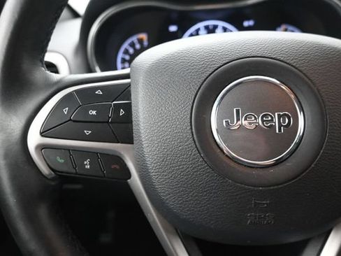 Used 2019 Jeep Grand Cherokee Altitude AWD/4WD image 25
