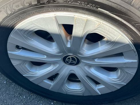 Used 2019 Toyota Prius LE image 17