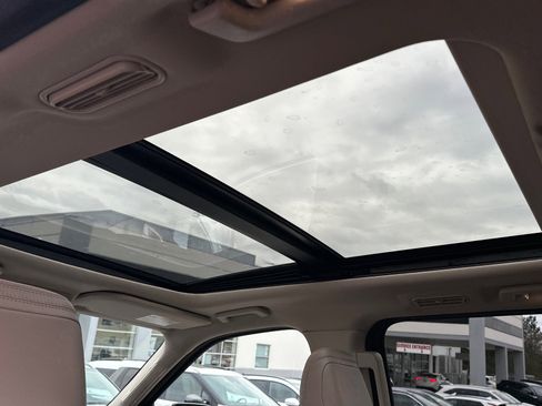 Used 2024 Ford Expedition Limited image 10