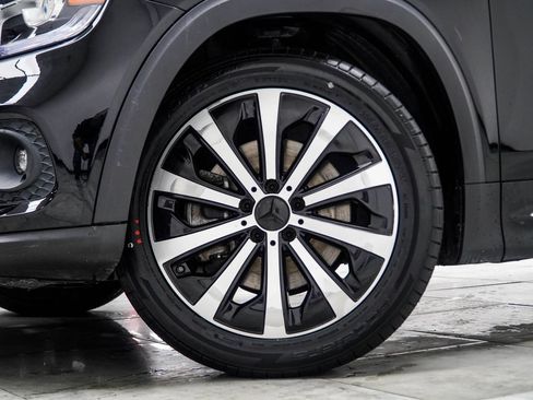 Used 2022 Mercedes-Benz GLB 250 4MATIC w/ Premium Package Lite image 6