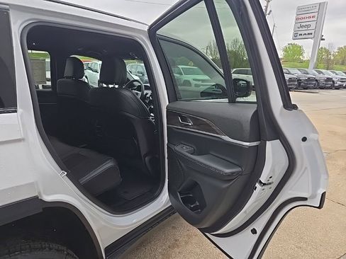 New 2026 Jeep Grand Cherokee Altitude AWD/4WD image 77