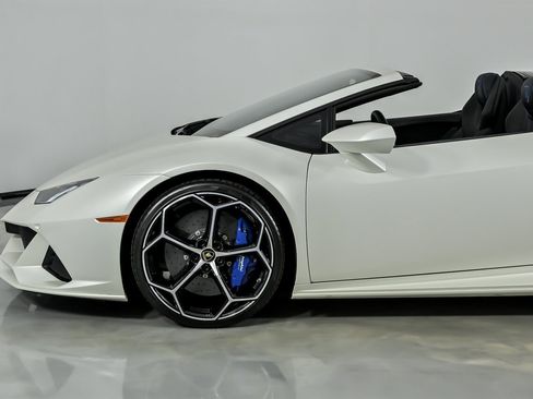 Used 2020 Lamborghini Huracan EVO image 7