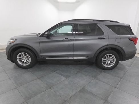 Used 2025 Ford Explorer Active image 2