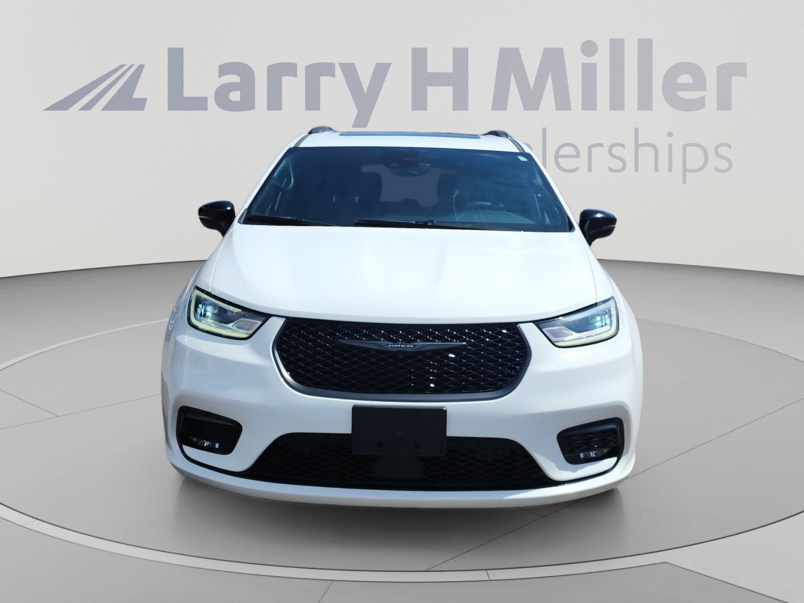 Used 2023 Chrysler Pacifica Limited w/ S Appearance Package FWD image 8
