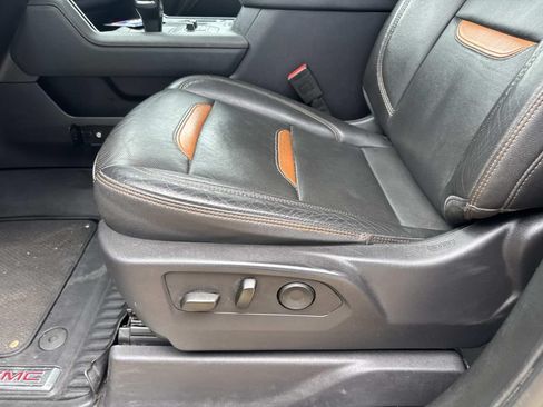 Used 2024 GMC Sierra 1500 AT4 w/ Technology Package AWD/4WD image 18