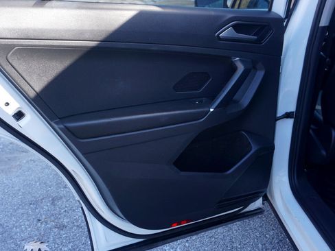 Used 2018 Volkswagen Tiguan SE image 21