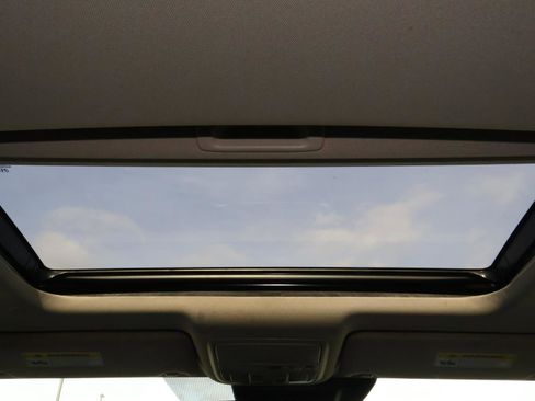 Used 2018 Honda Accord Touring image 11