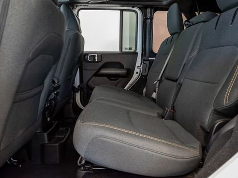 Used 2024 Jeep Wrangler Unlimited Sahara AWD/4WD image 27