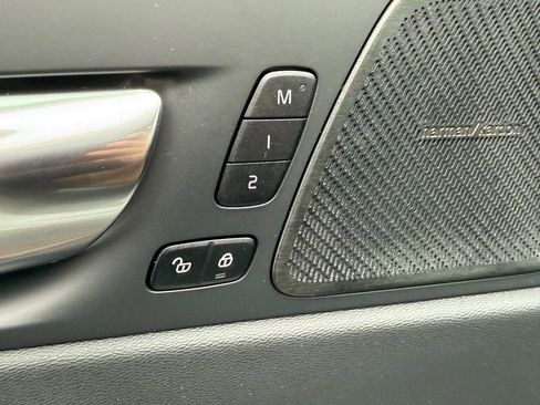 Certified 2023 Volvo XC60 B5 Plus image 16