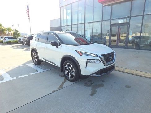 Used 2023 Nissan Rogue SL w/ SL Premium Package image 3