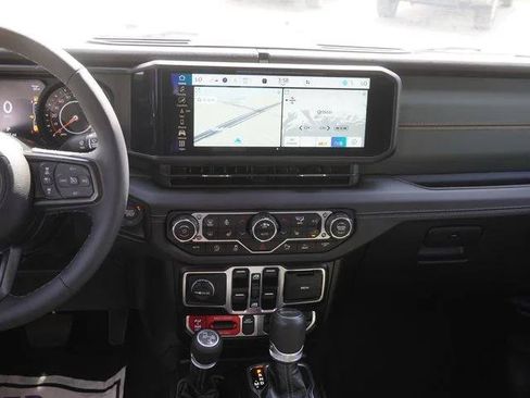 Certified 2025 Jeep Gladiator Mojave AWD/4WD image 14