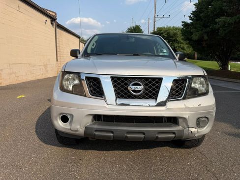 Used 2012 Nissan Frontier SV w/ SV Premium Utility Pkg AWD/4WD image 2