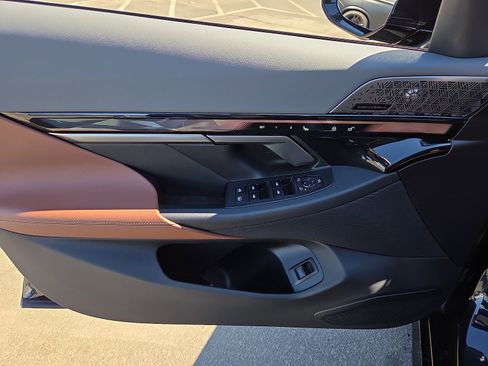 Used 2025 BMW i5 xDrive40 w/ Executive Package image 13