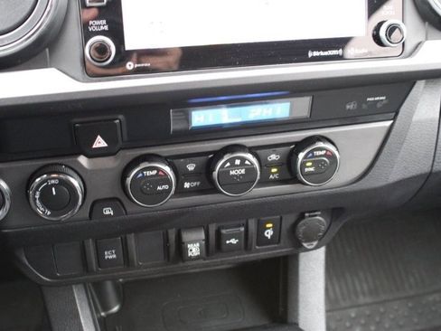 Used 2023 Toyota Tacoma TRD Sport image 12