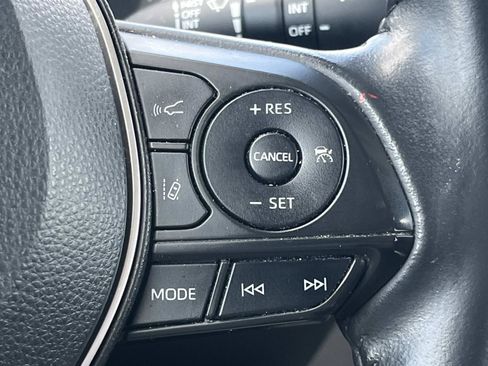Used 2022 Toyota Corolla Cross XLE w/ Convenience Package FWD image 32