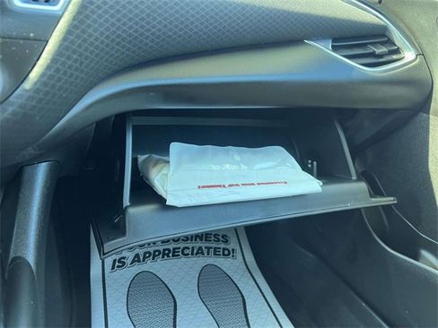 Used 2018 Chevrolet Malibu LT image 32