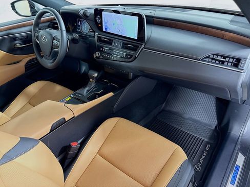 Certified 2025 Lexus ES 300h w/ Premium Package image 30