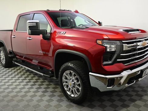Used 2025 Chevrolet Silverado 3500 LTZ w/ LTZ Premium Package image 8