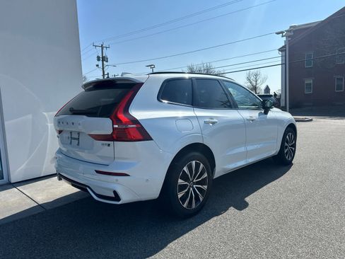 Used 2025 Volvo XC60 B5 Plus image 8