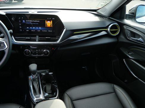 Used 2025 Chevrolet Trax ACTIV w/ Driver Confidence Package FWD image 11