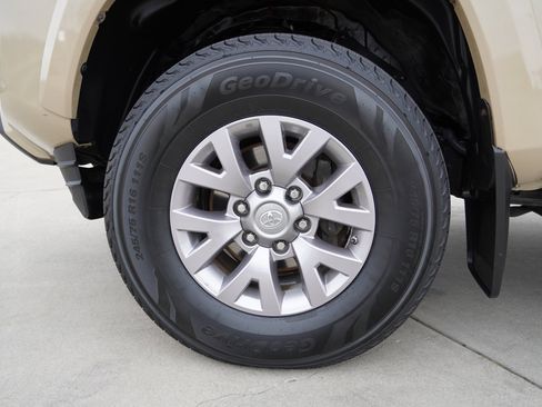 Certified 2018 Toyota Tacoma SR5 image 14