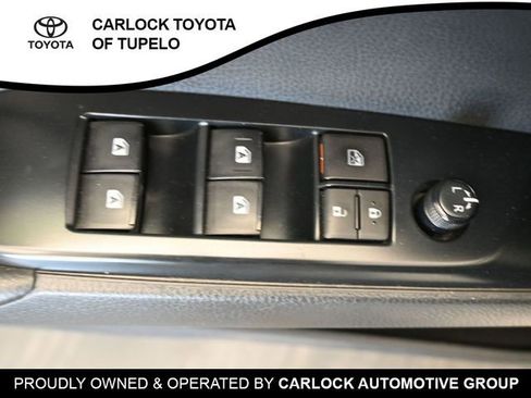 Used 2020 Toyota Camry SE FWD image 18