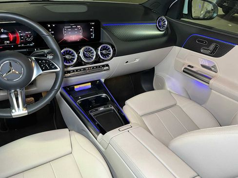 Certified 2025 Mercedes-Benz GLA 250 4MATIC image 36