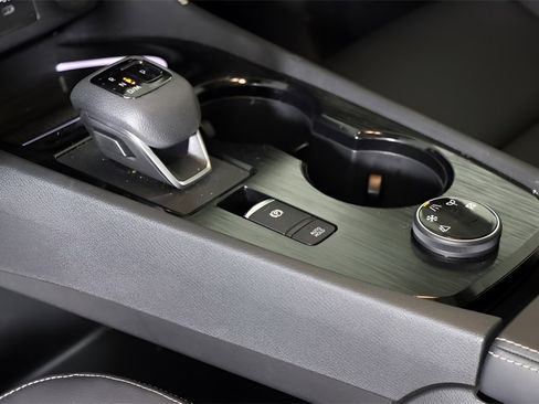 Used 2024 Nissan Rogue SL w/ SL Premium Package image 31