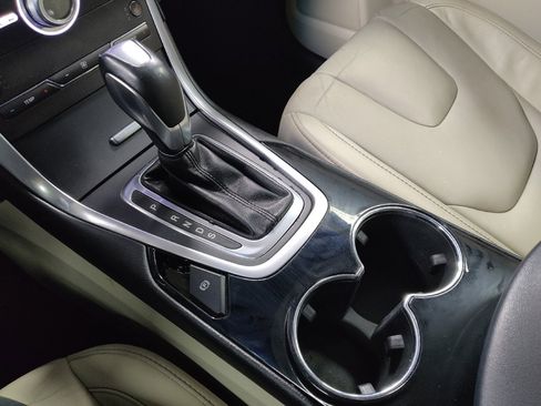 Used 2018 Ford Edge Titanium w/ Technology Package image 26