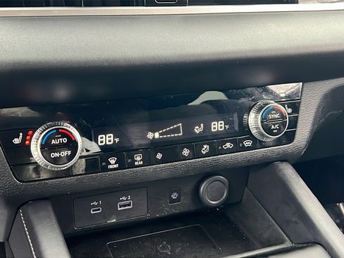 Used 2024 Mitsubishi Outlander SE image 26