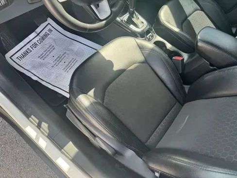 Used 2021 Jeep Compass Latitude FWD image 10