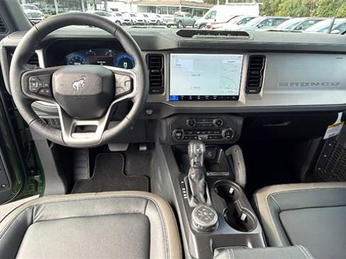 New 2025 Ford Bronco Outer Banks w/ Sasquatch Package image 19