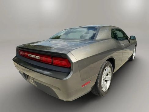 Used 2010 Dodge Challenger SE RWD image 8