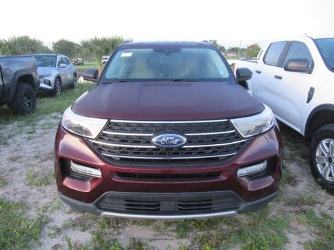 Certified 2022 Ford Explorer XLT w/ Equipment Group 202A RWD image 2